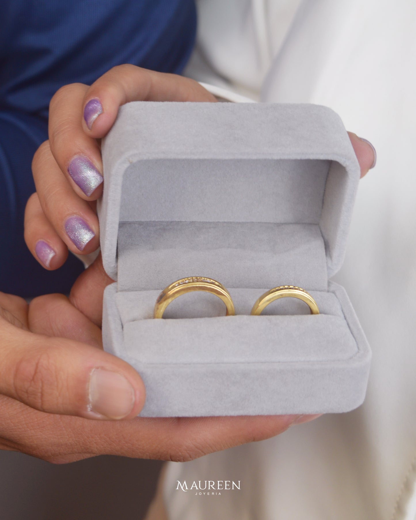 Aros de matrimonio con circones - Oro