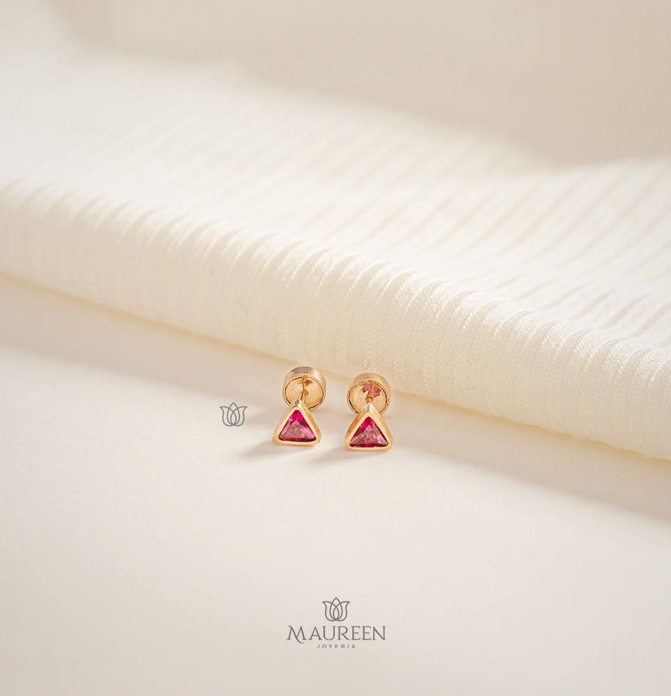 Arete abridor triangulo piedra rubi - Oro