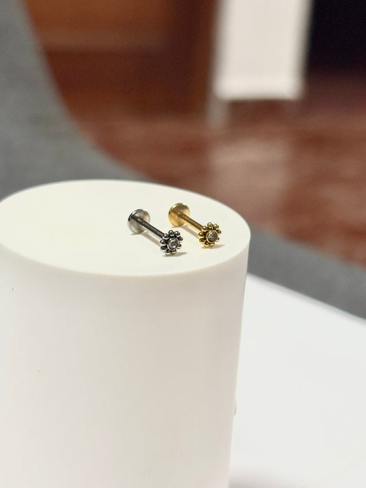 Arete piercing flor y esferas - Acero quirúrgico