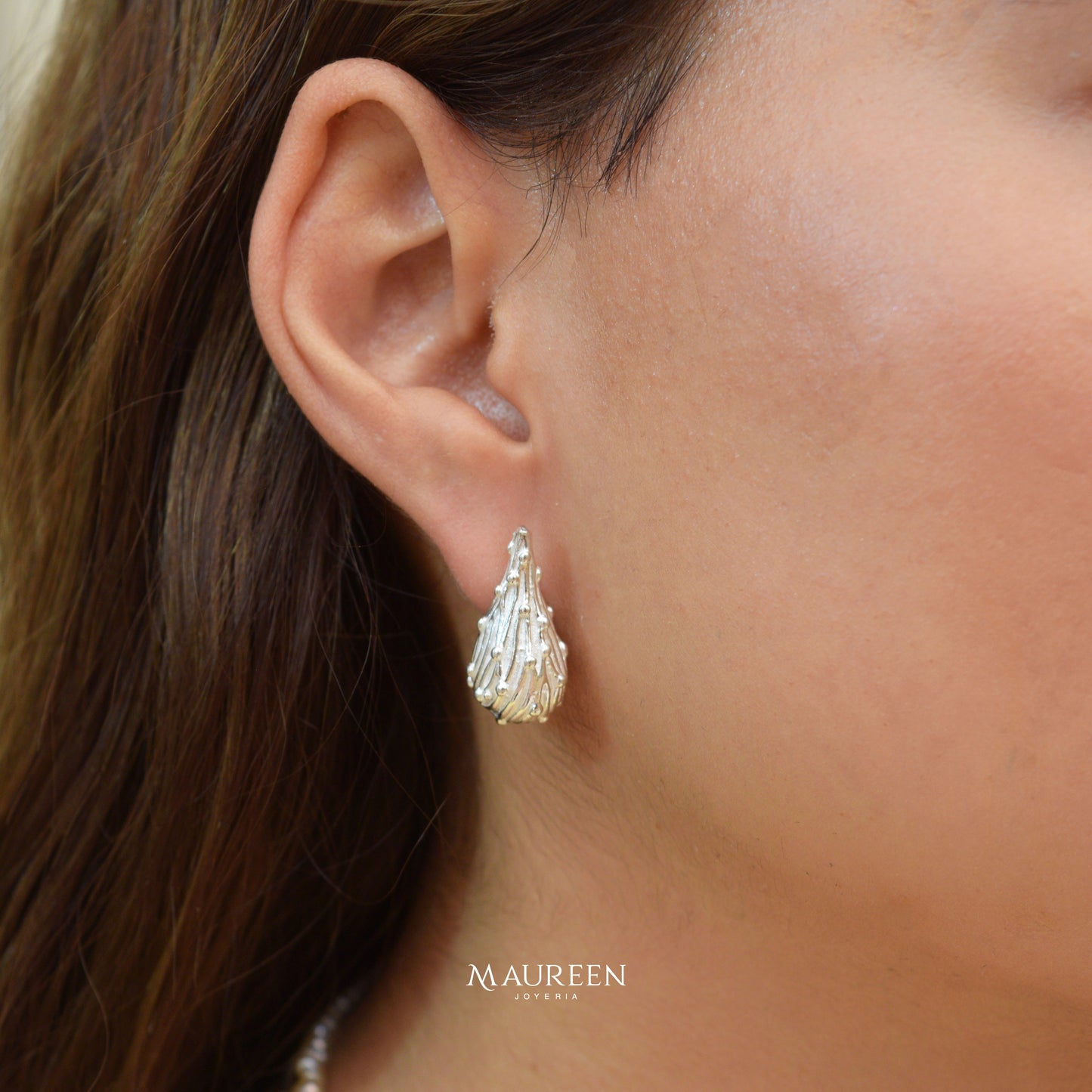 Argolla pera con poste - Plata