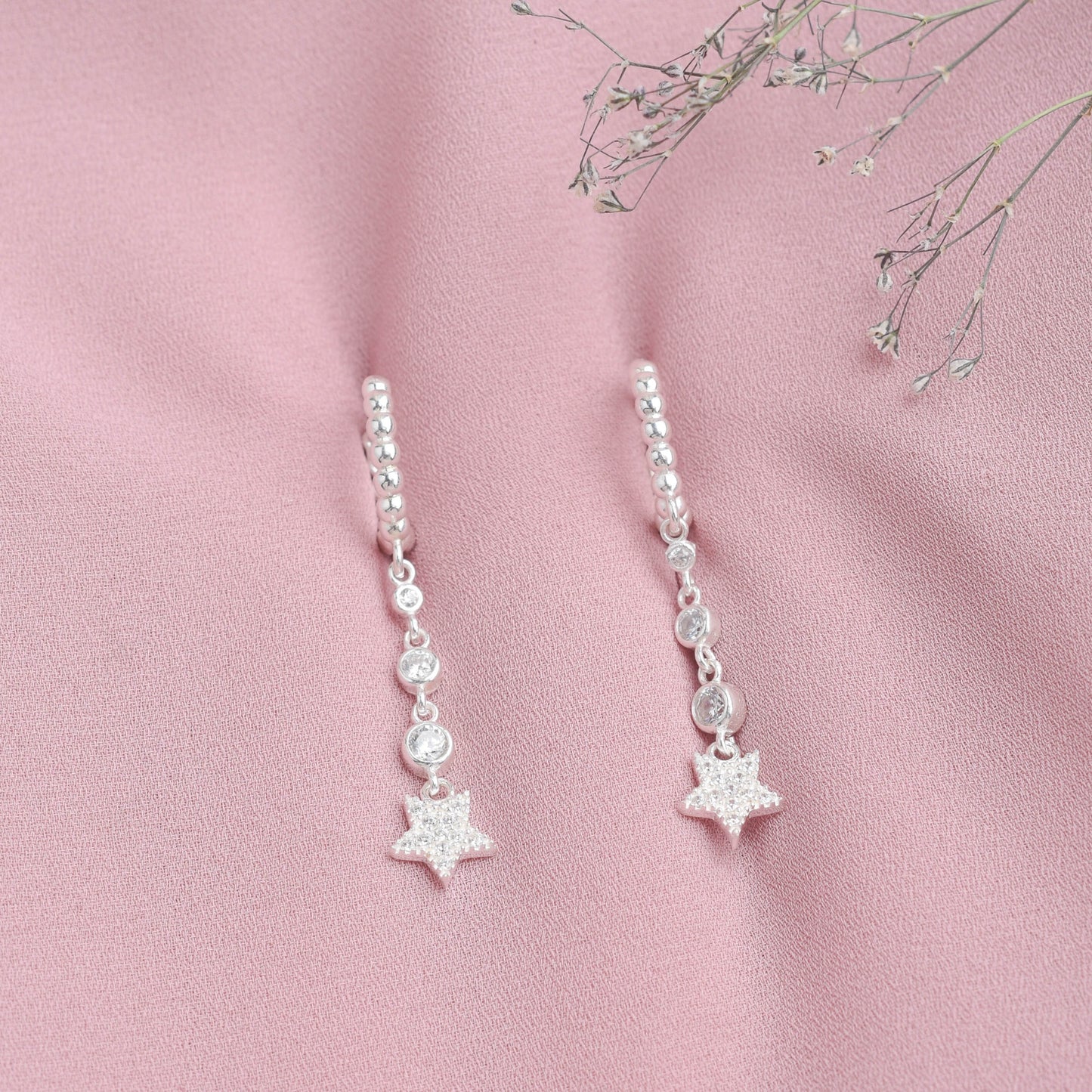 Argolla huggies estrella colgada - Plata