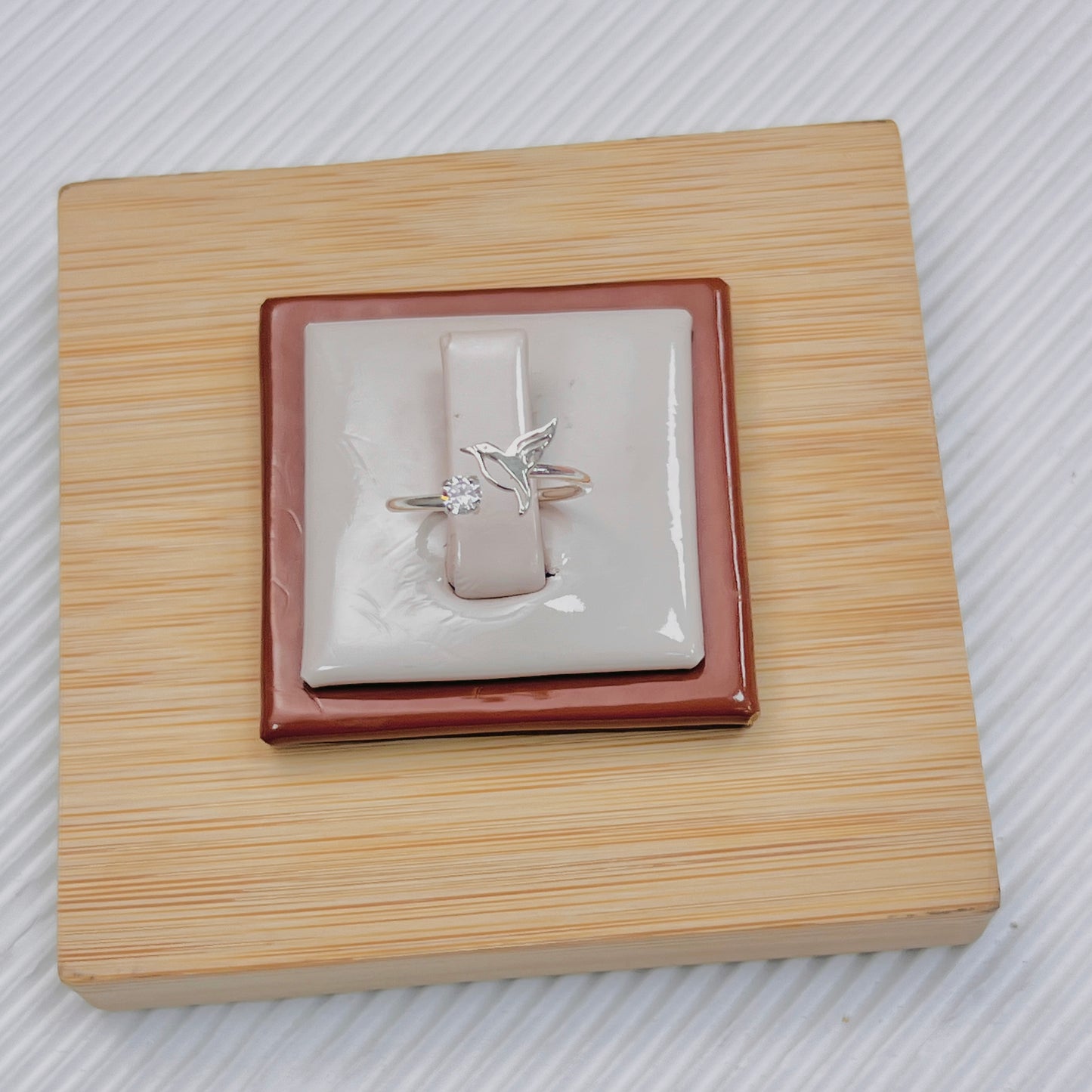 Anillo ajustable colibri y piedra - plata