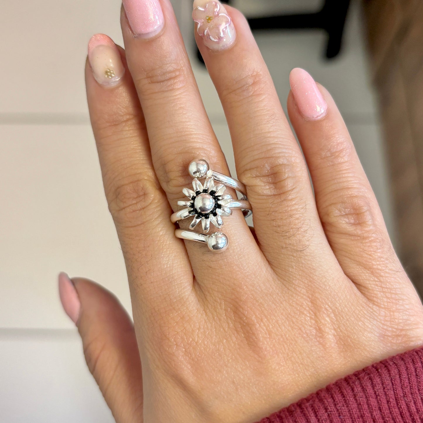 Anillo flor ajustable con esferas - Plata quemada