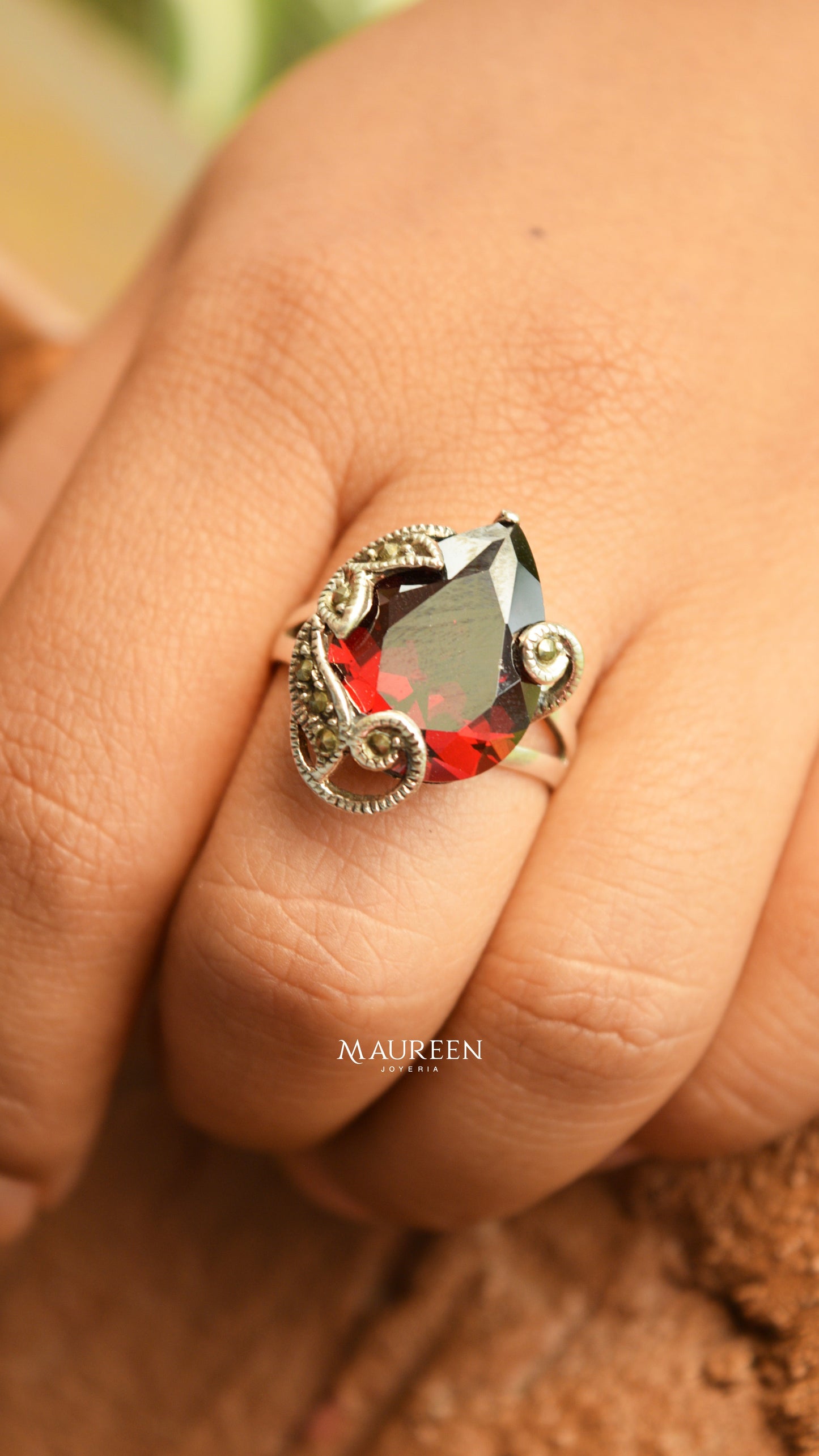 Anillo gota marquesita piedra granate - Plata