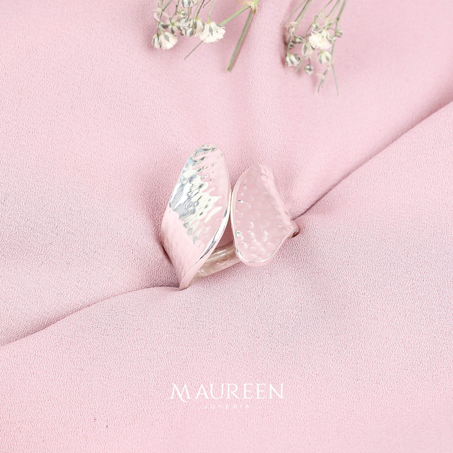 Anillo martillado tipo aspas planas