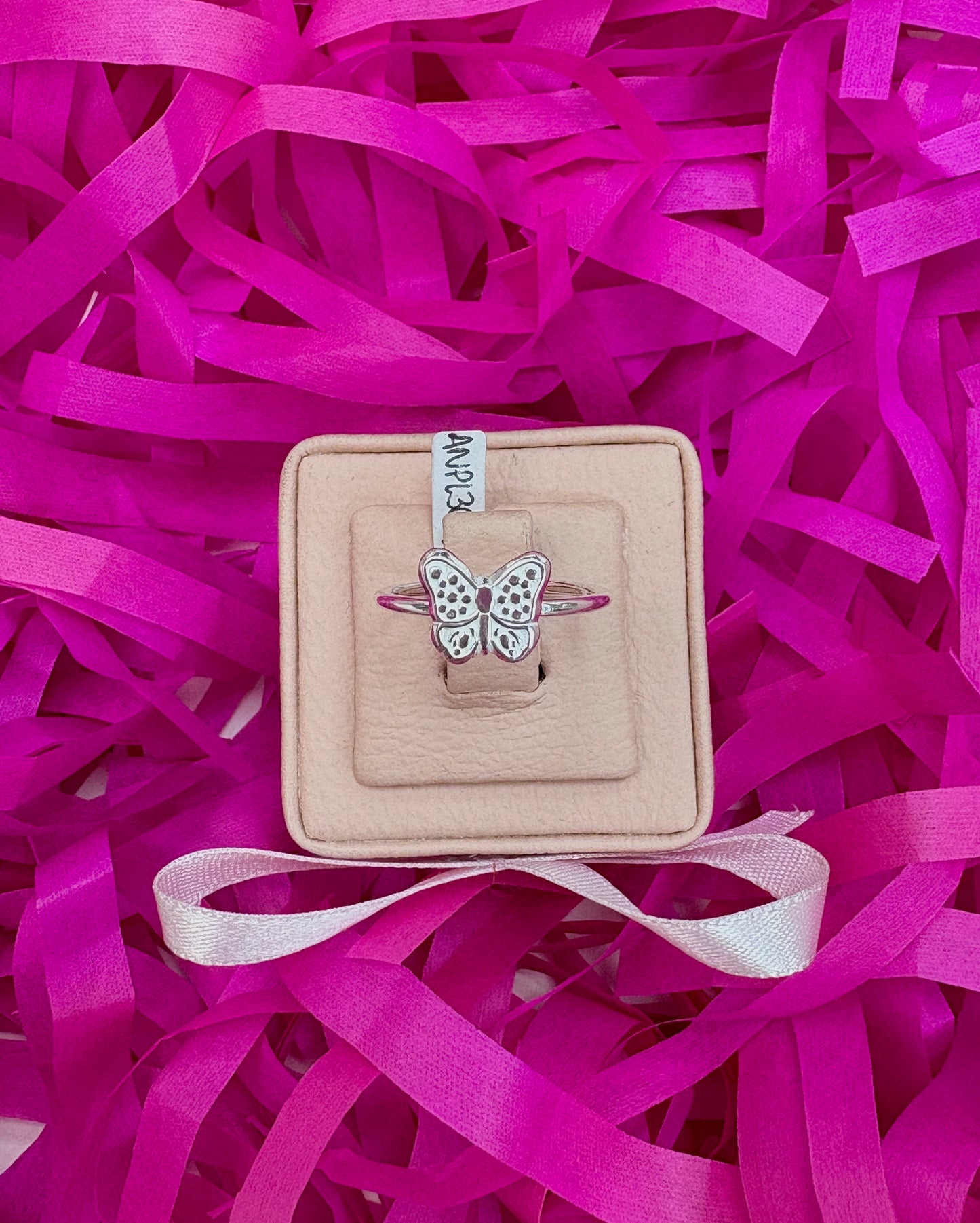 Anillo mariposa con puntos - plata