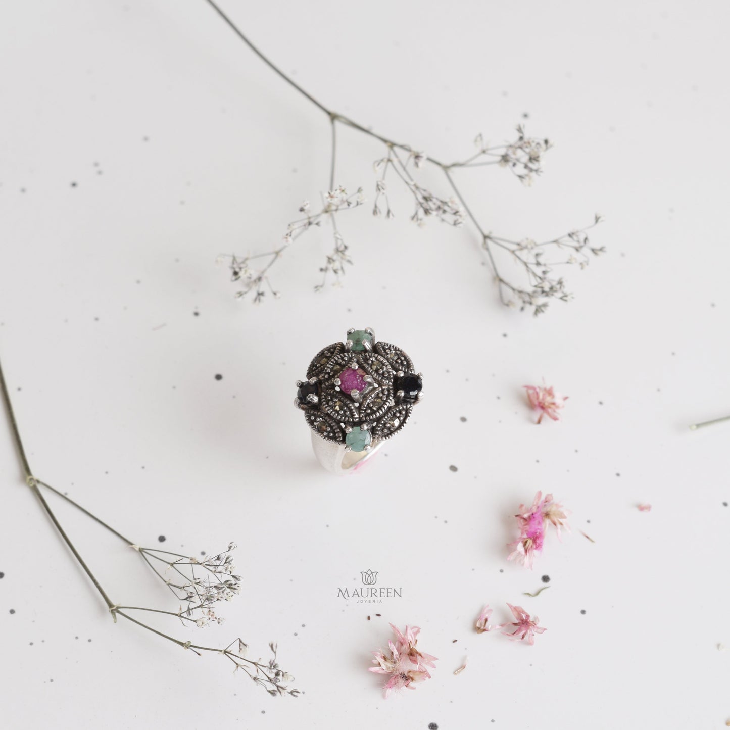 Anillo circulo marquesita piedra rubí, ónix y esmeralda - Plata