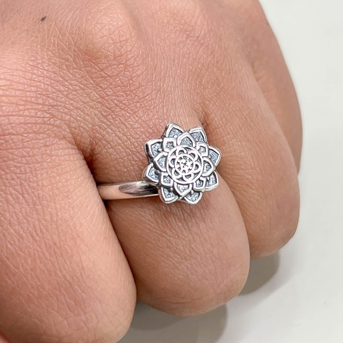 Anillo nudo de bruja - Plata quemada