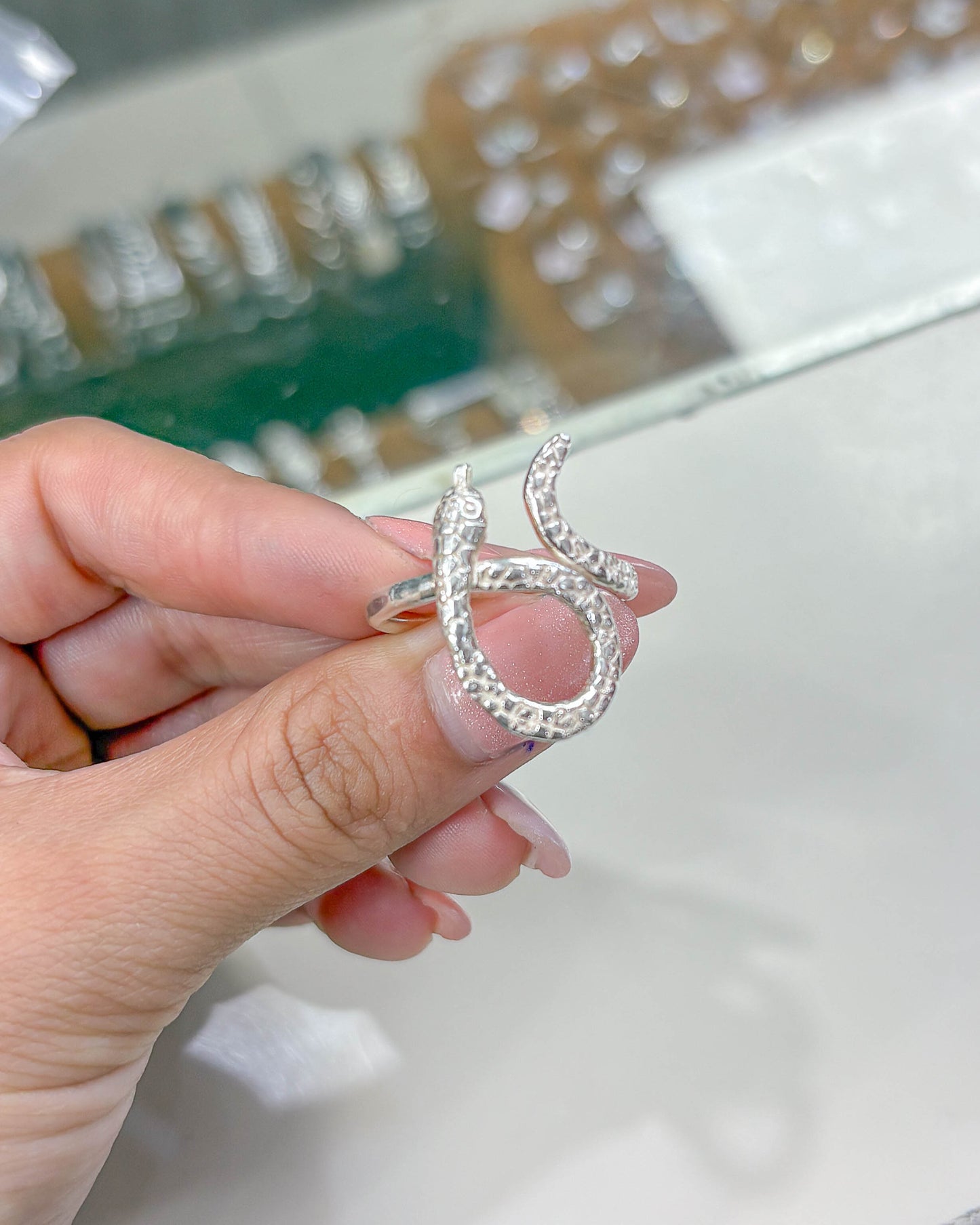 Anillo serpiente texturado - Plata