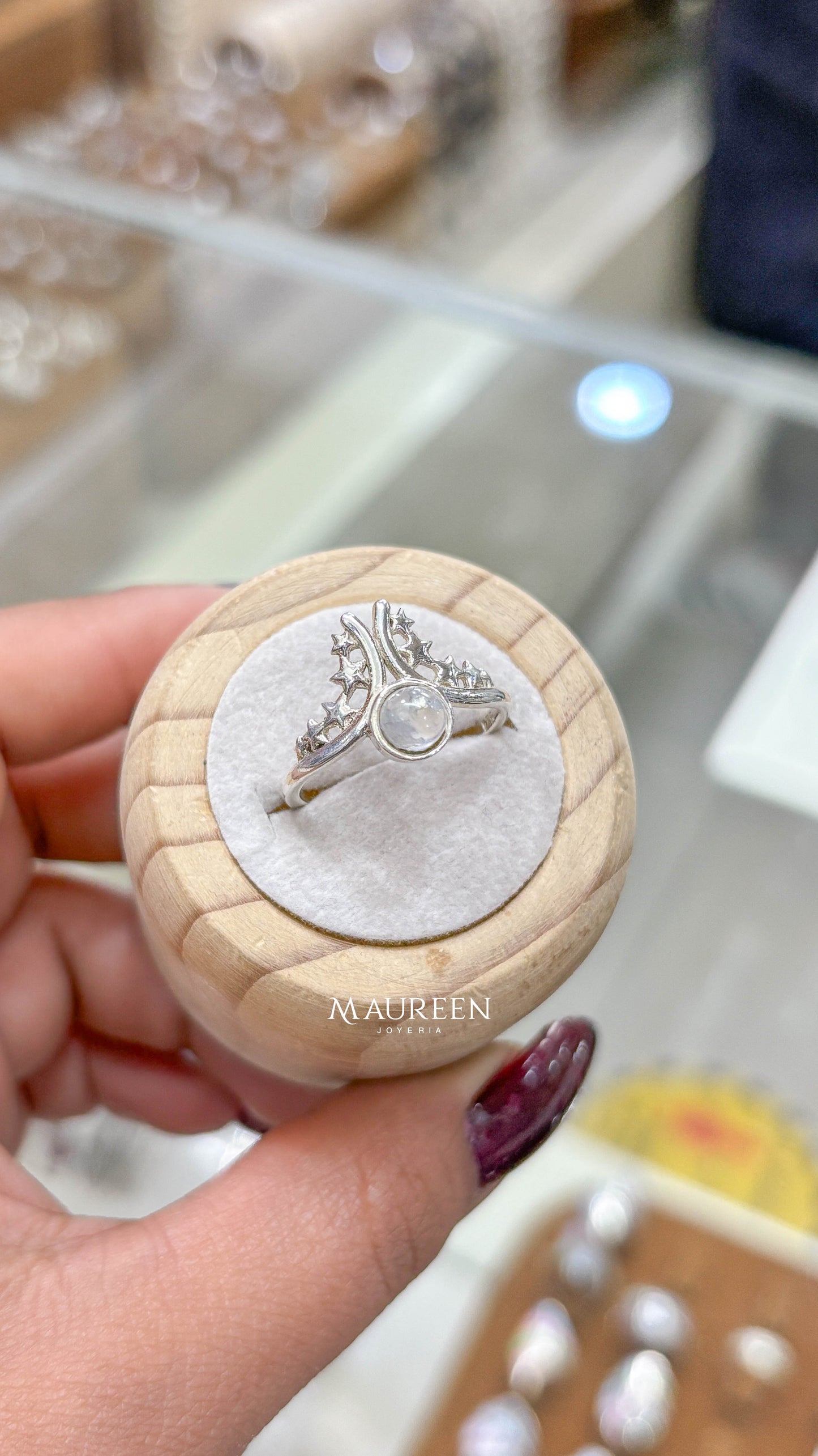 Anillo cuarzo circular con corona de estrellas - Plata