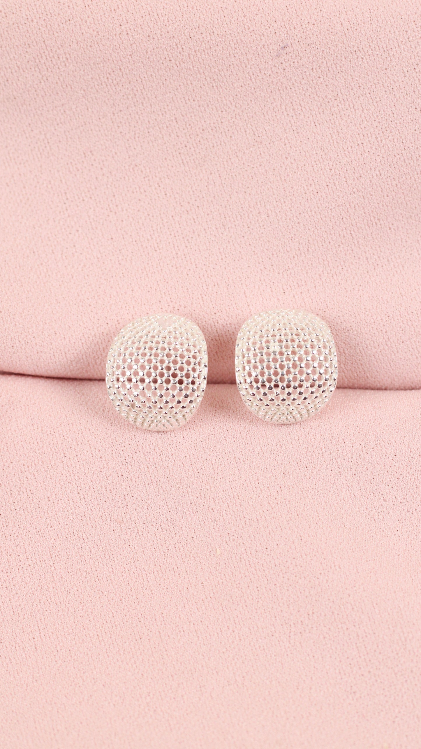 Arete oval curvo tejido pegado - Plata