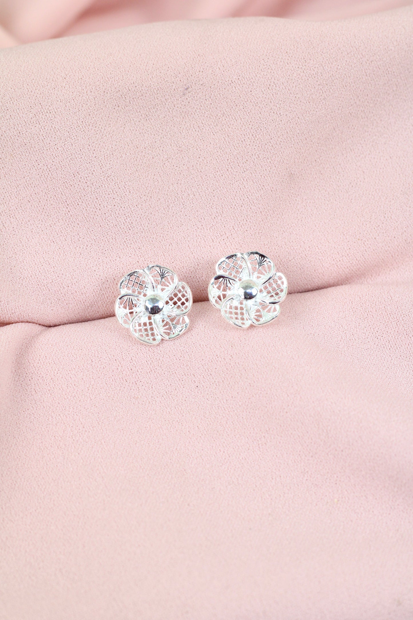 Arete flor tejido pegado - Plata