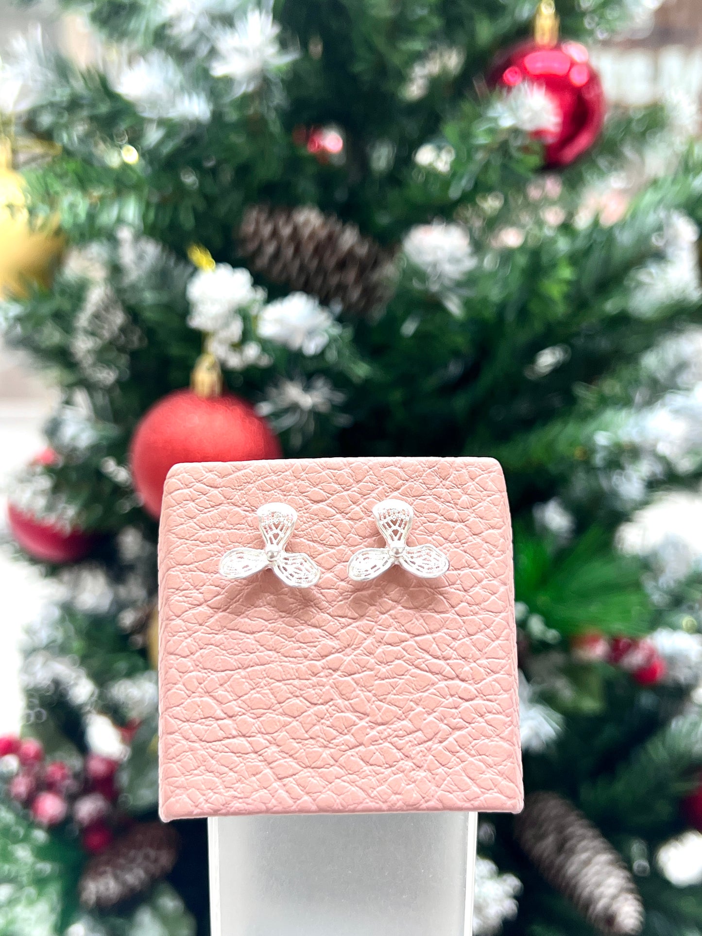 Arete filigrana flor 3 petalos pegado - Plata