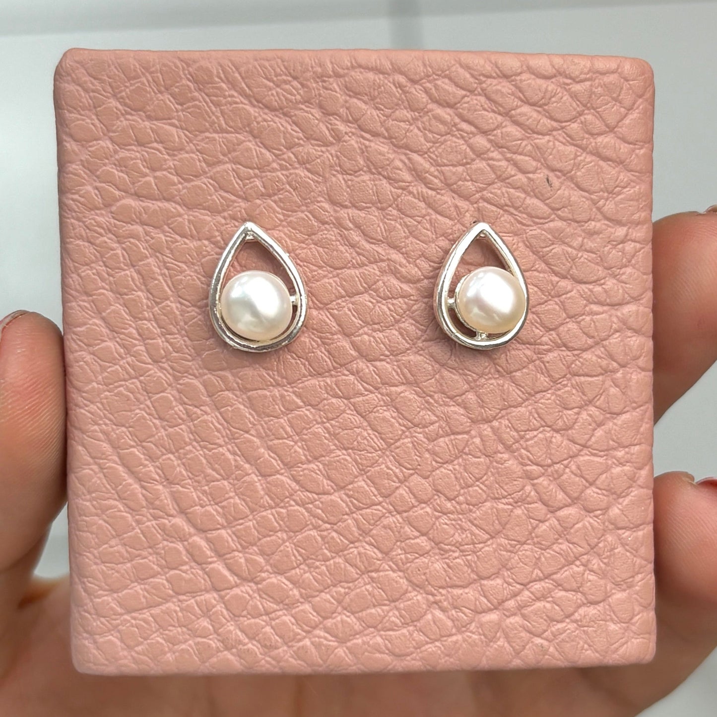 Arete gota calada con perla pegado - plata