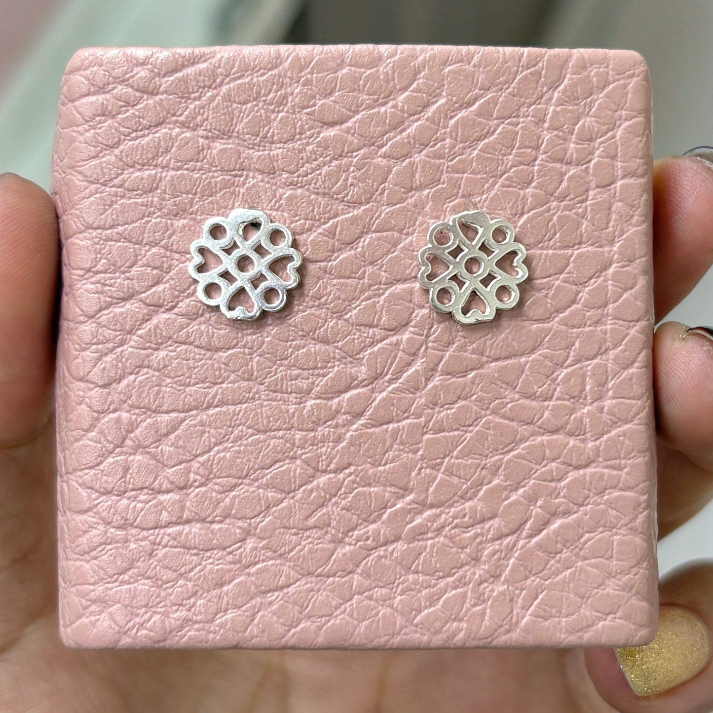 Arete mandala de corazones pegado - plata