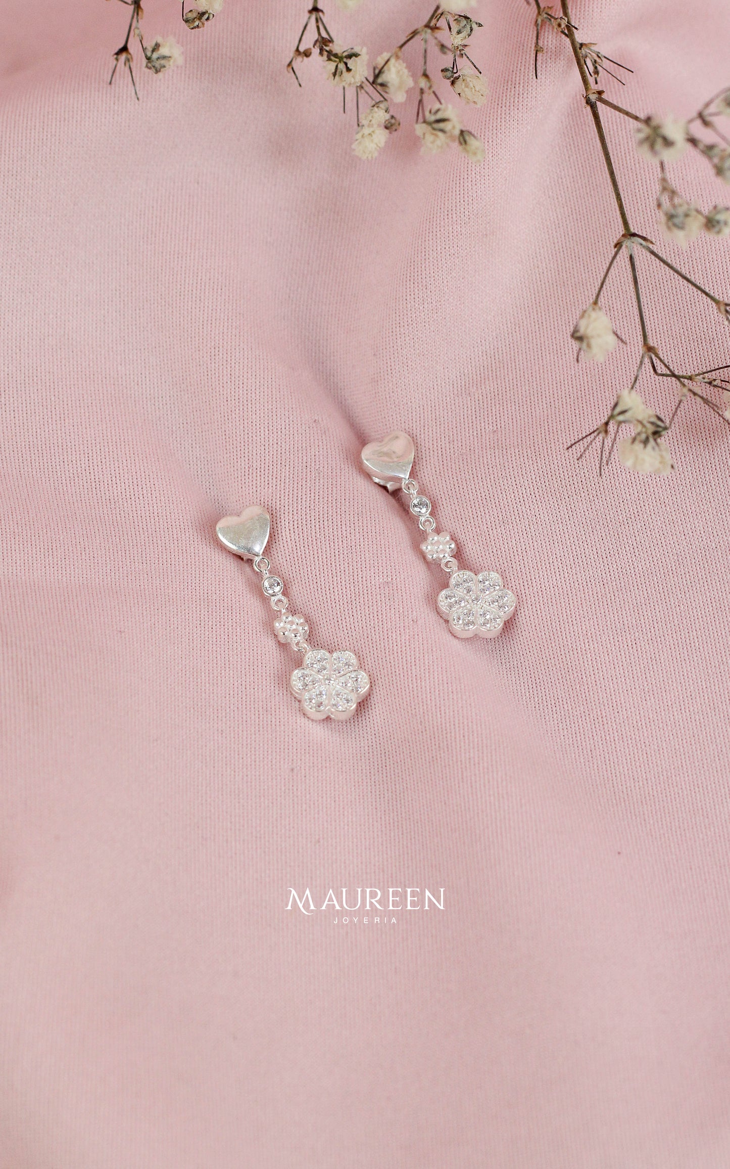 Arete corazon con flor circones con poste - Plata