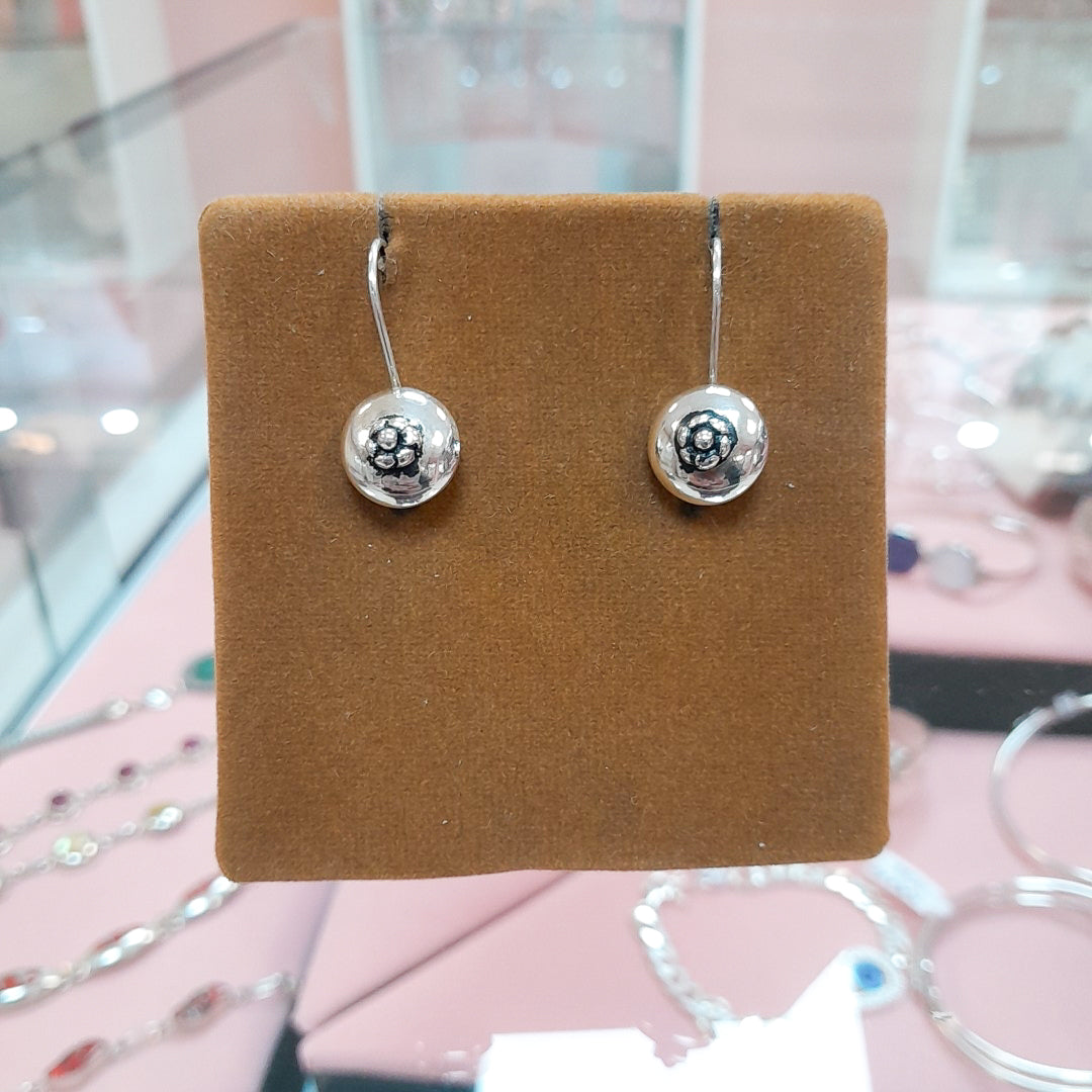 Arete lentejas con flor plata quemada colgante - Plata