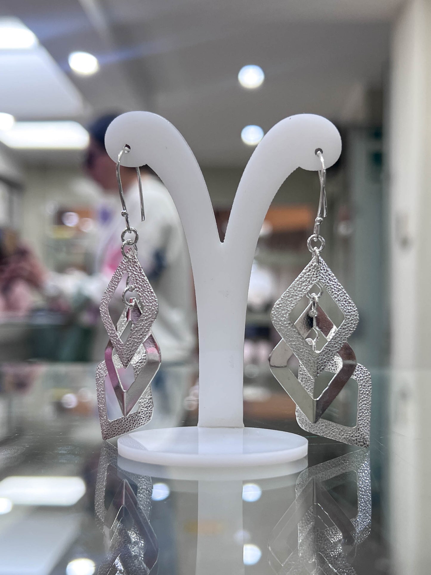 Arete rombos texturados colgantes - Plata