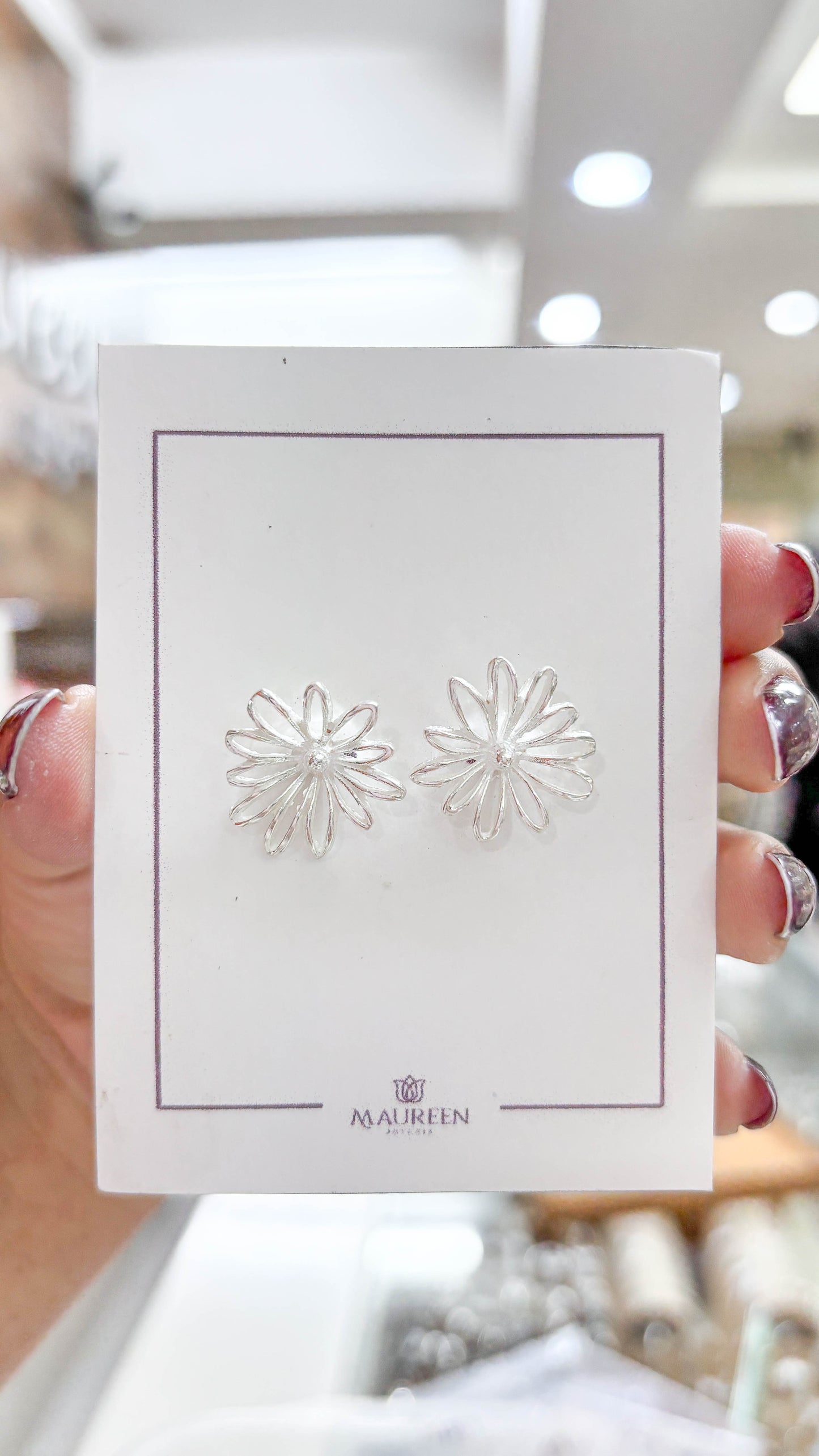 Arete flor calada varios petalos largos pegado - Plata