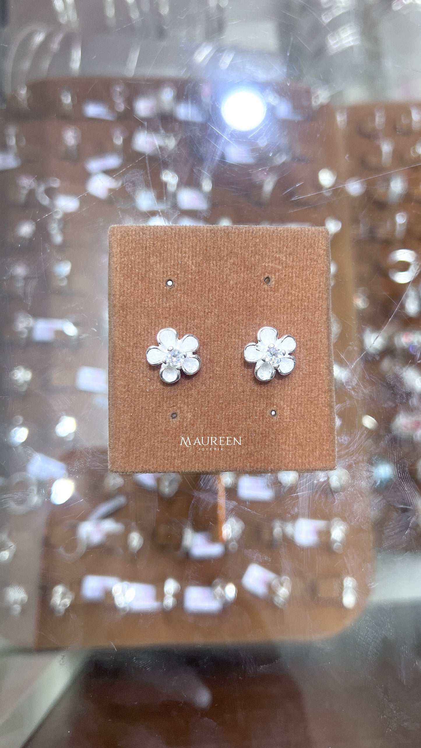 Arete flor piedra blanca flor - Plata