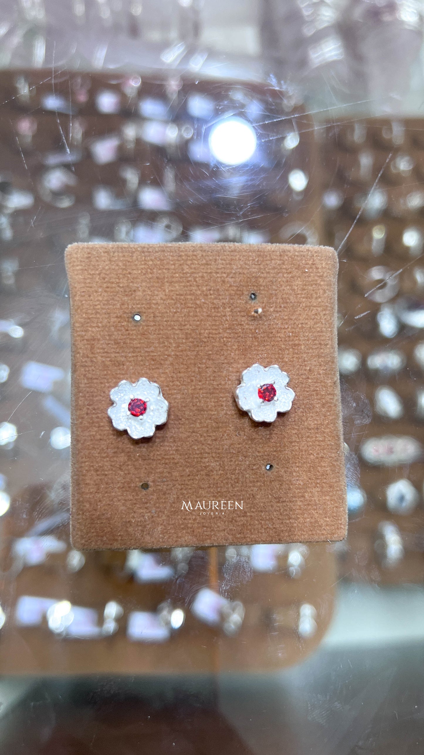 Arete piedra rojo circon flor - Plata