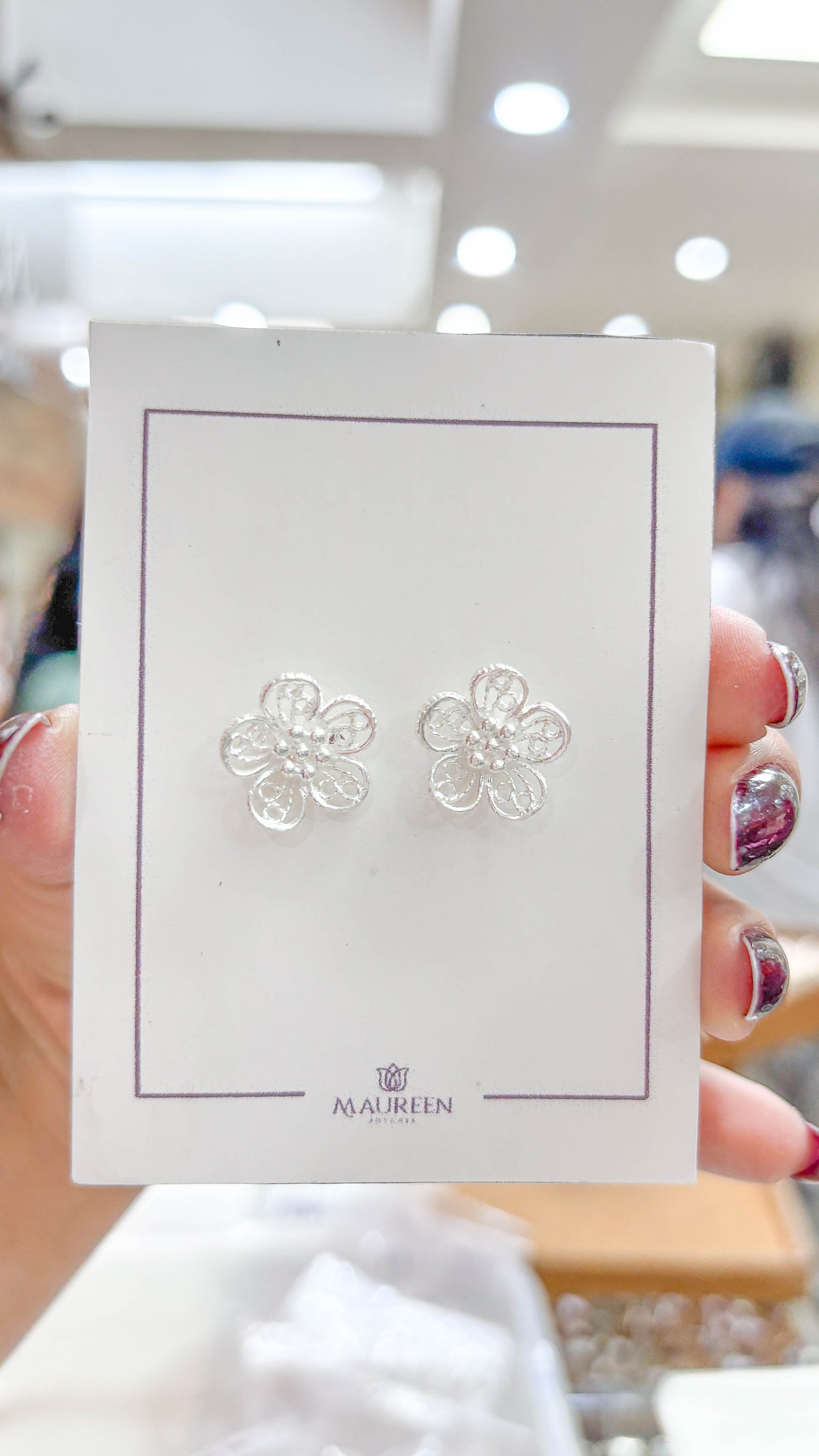 Arete flor petalos tejidos con puntos en el centro pegado - Plata