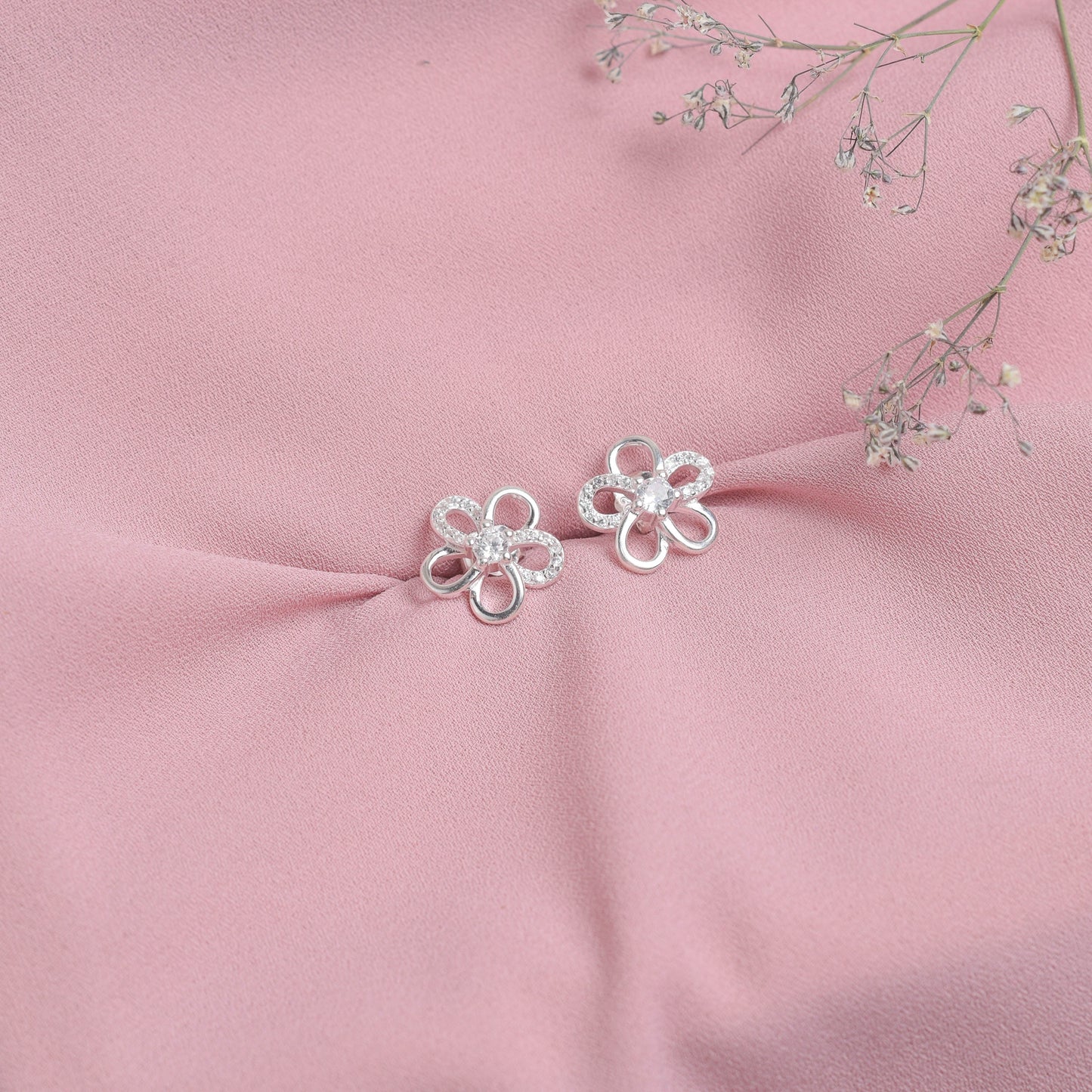 Arete flor calada con circones - Plata