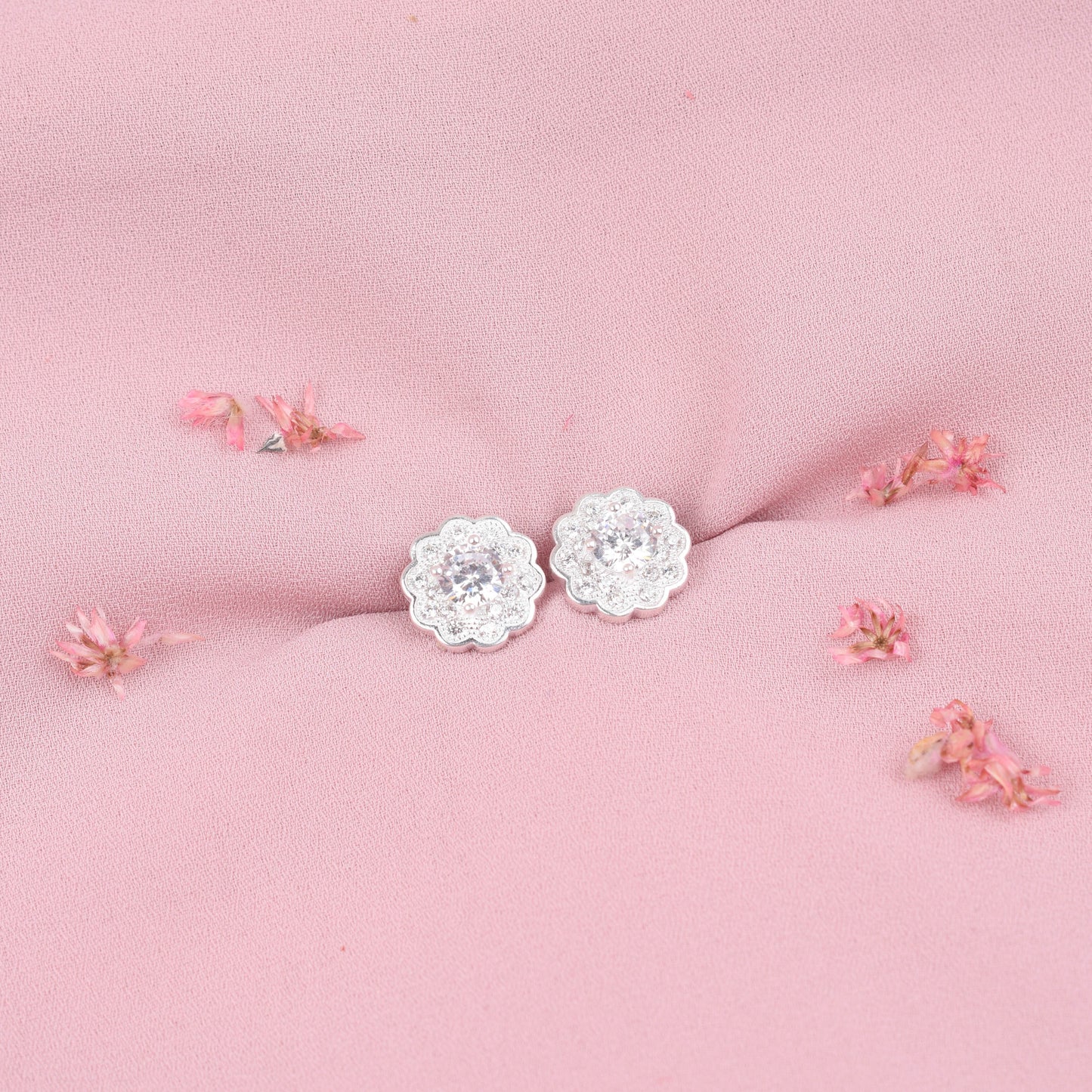 Arete flor con mini circones - Plata