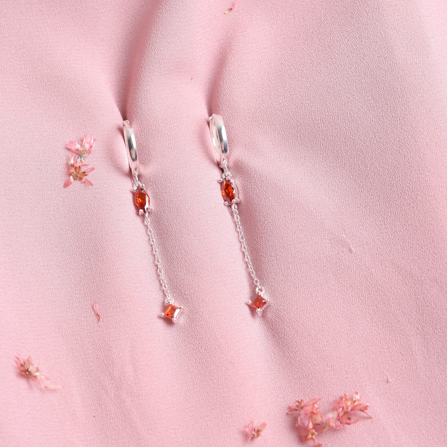 Arete cuadrados huggies colgantes - Plata