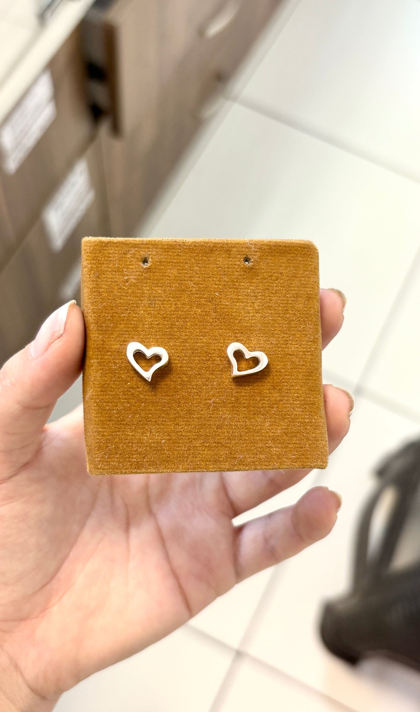 Arete corazon calado ladeado - Plata