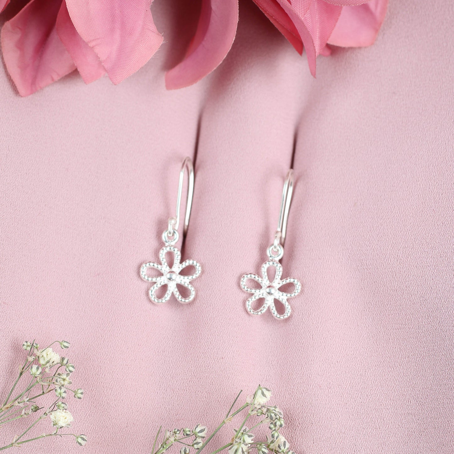 Arete flor calada con puntos - Plata