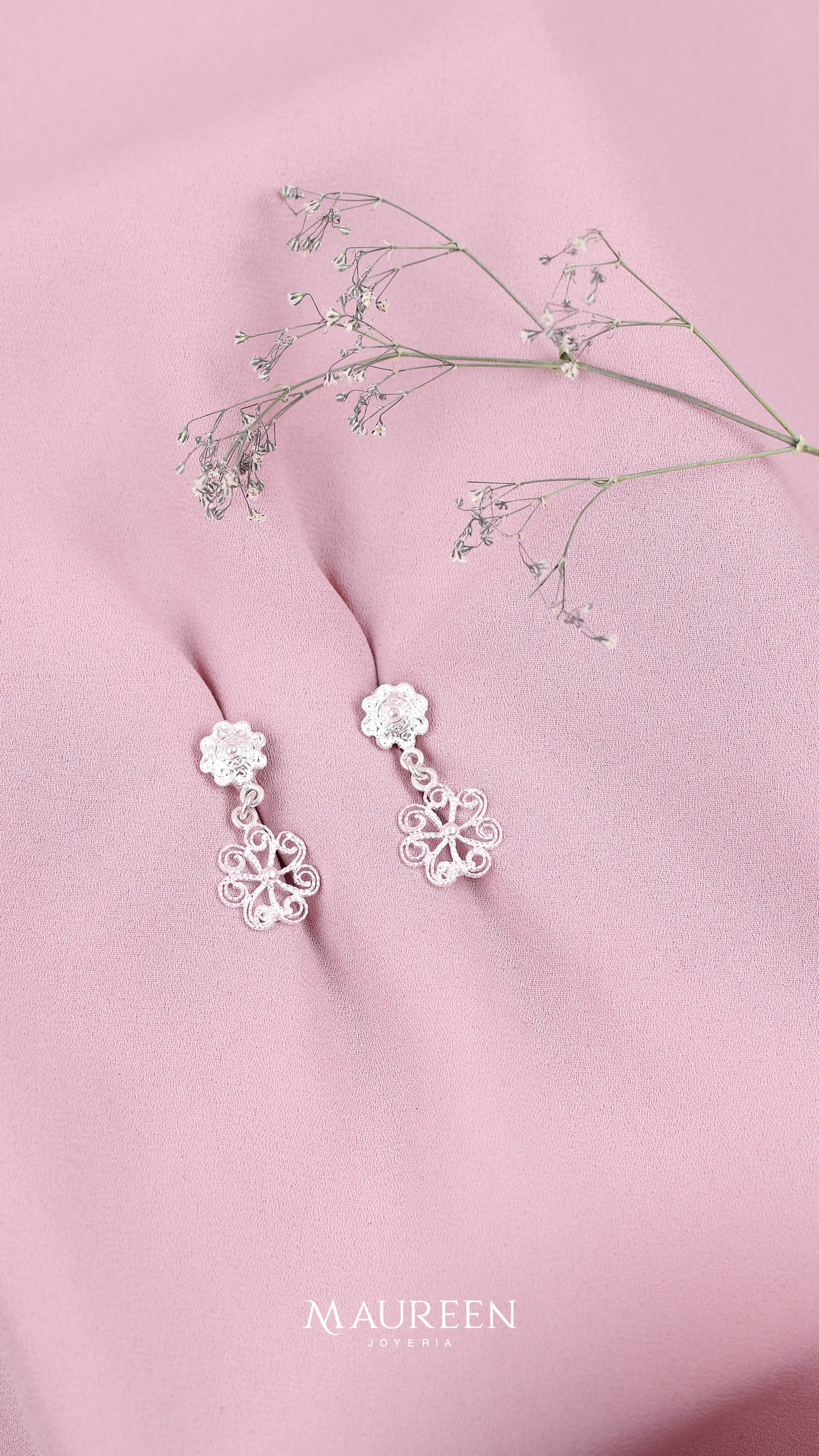 Arete flor con petalos en espiral con poste- Plata