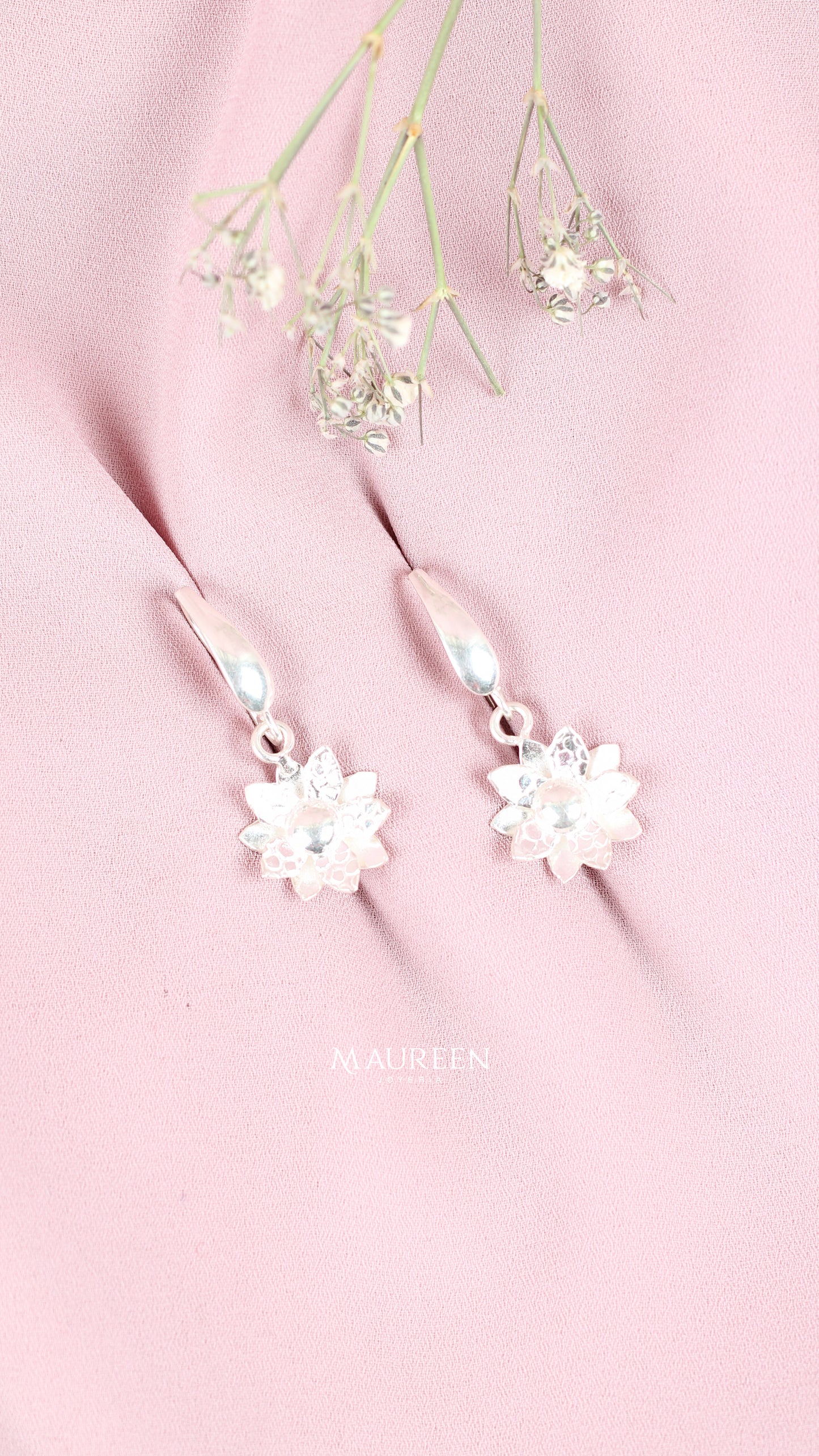 Arete flor 3d petalos en punta texturados colgante - Plata