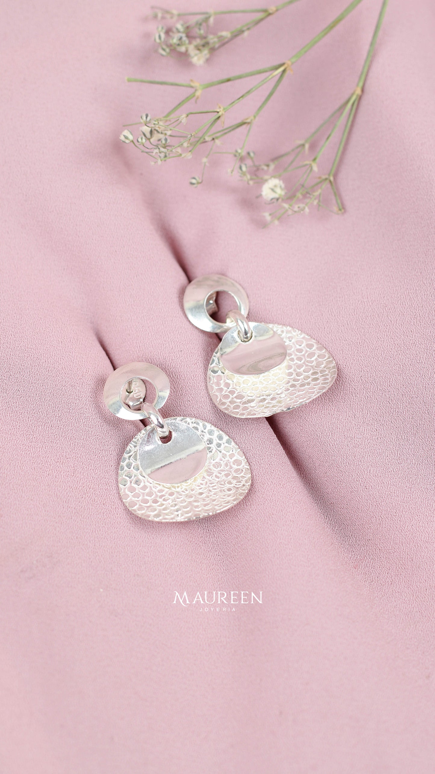 Arete colgante circulo texturada - Plata