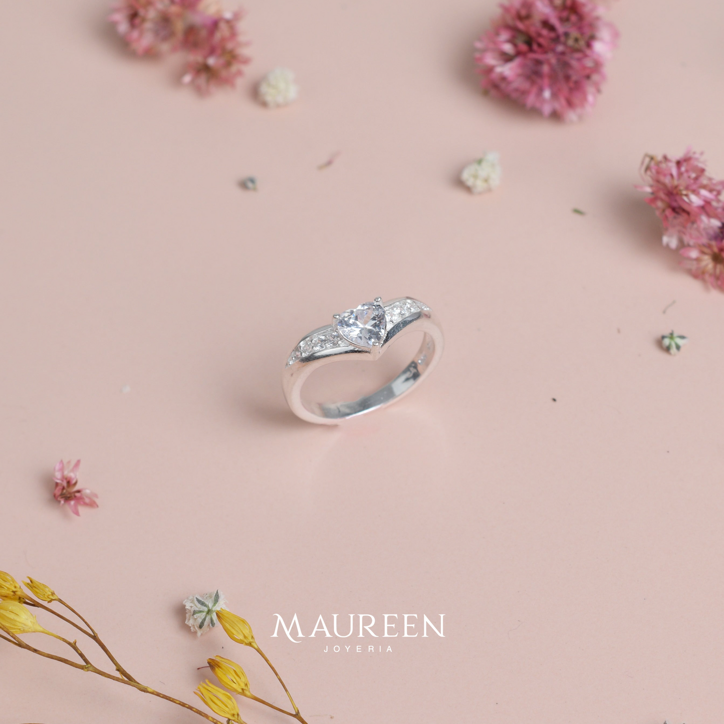 Anillo de compromiso en forma de v con circon corazón - Plata