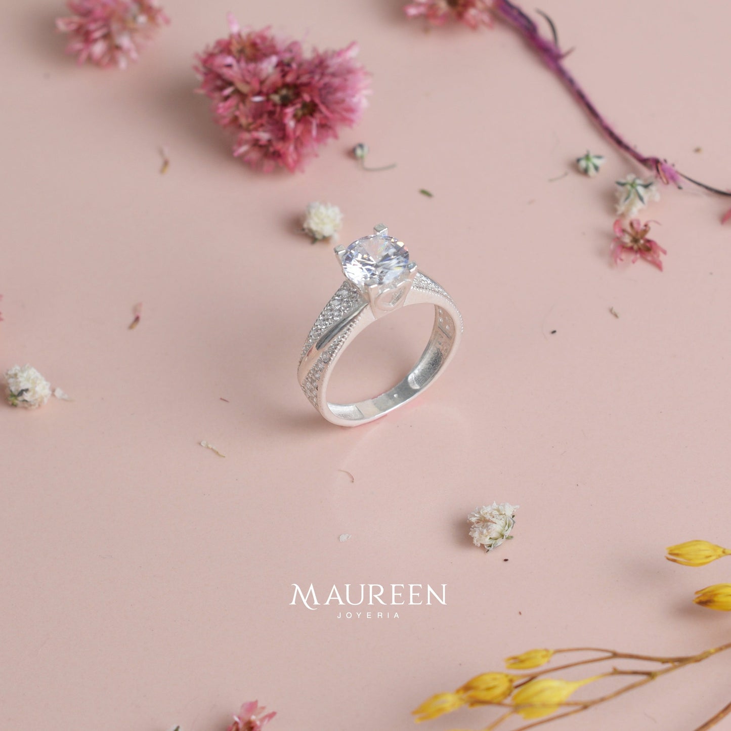 Anillo de compromiso con detalle corazón - Plata