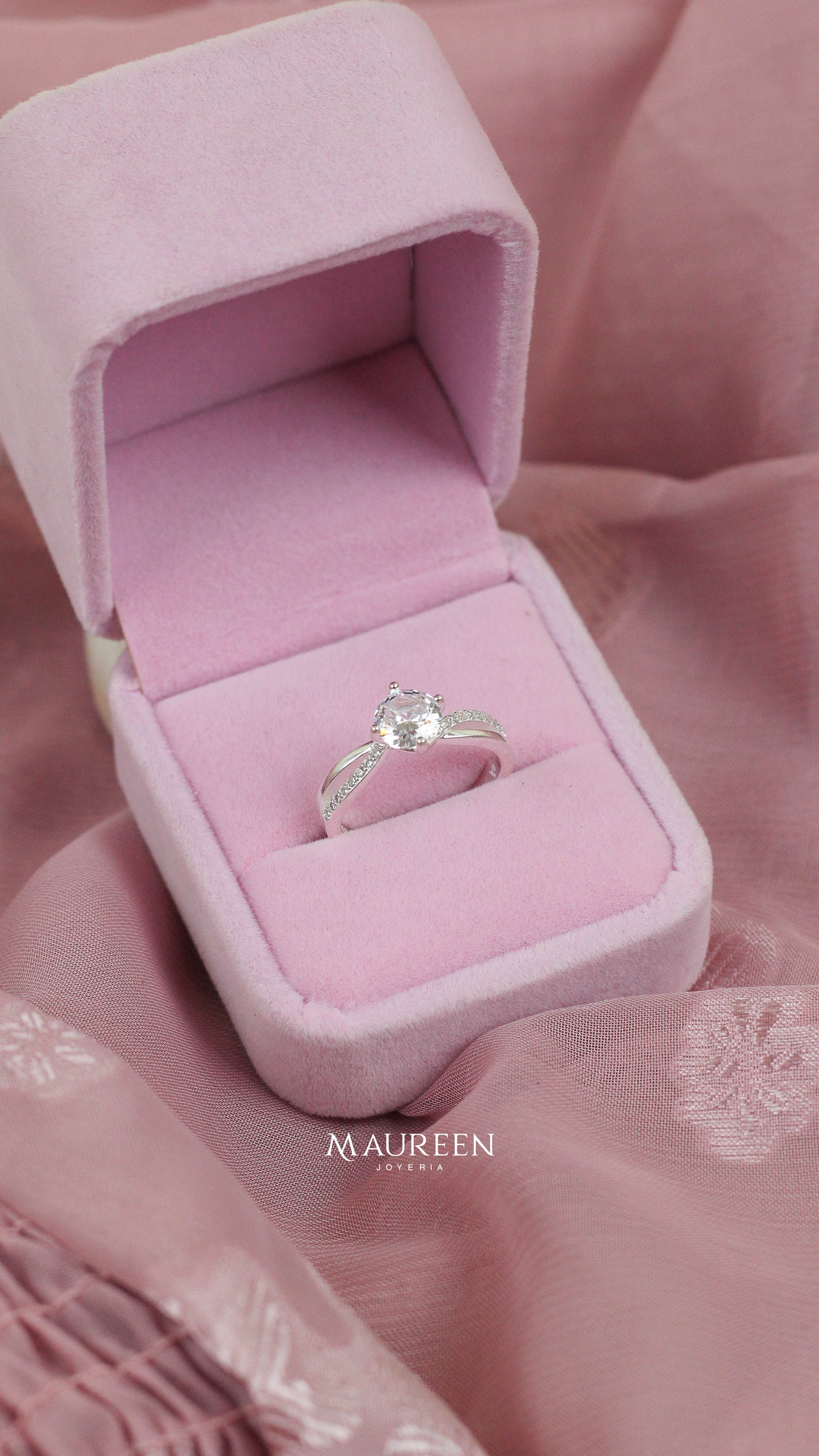 Anillo compromiso entrelazado con circones - Plata