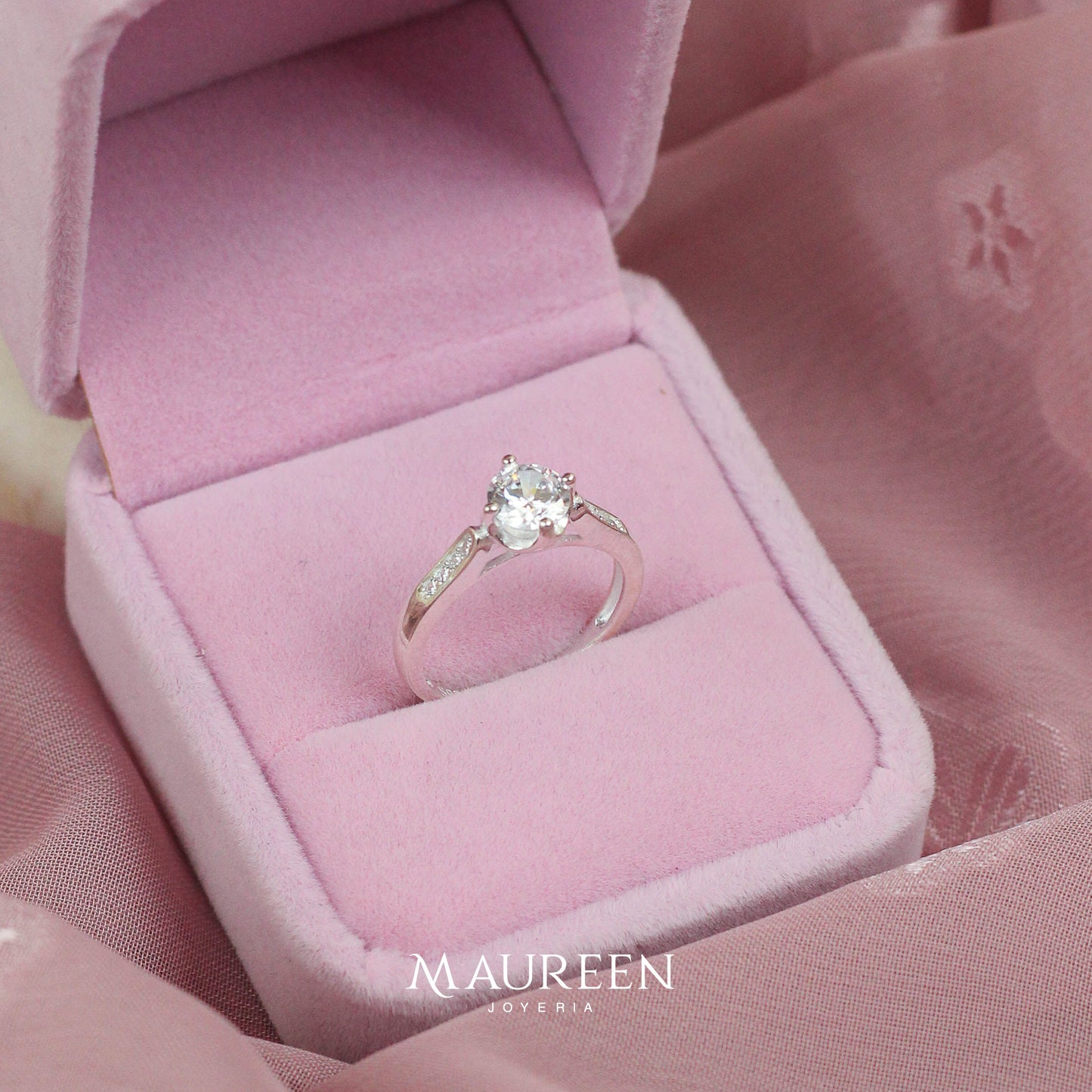 Anillo de compromiso calado abajo en el circon - Plata