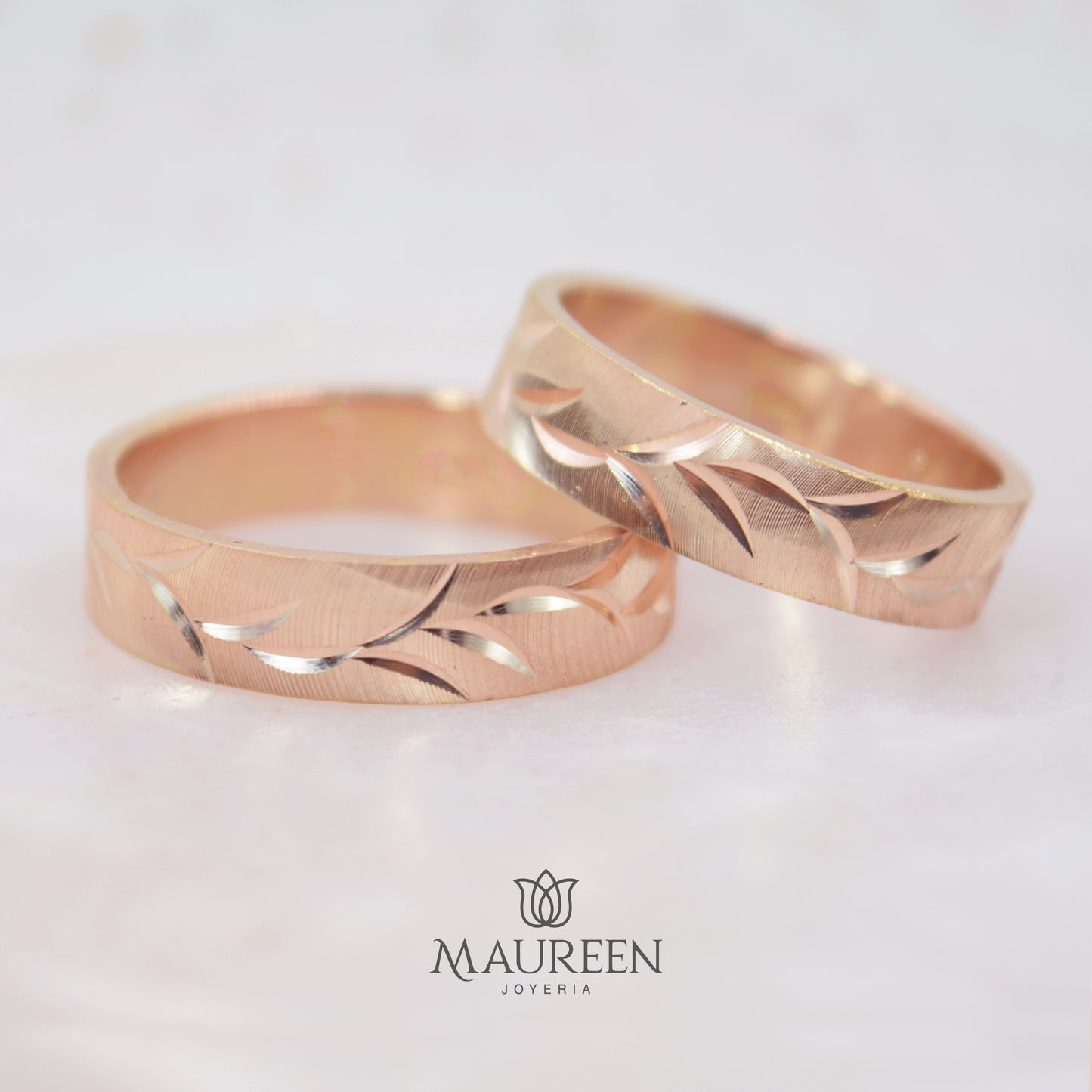 Aros de matrimonio diamantado circular hojas - Oro