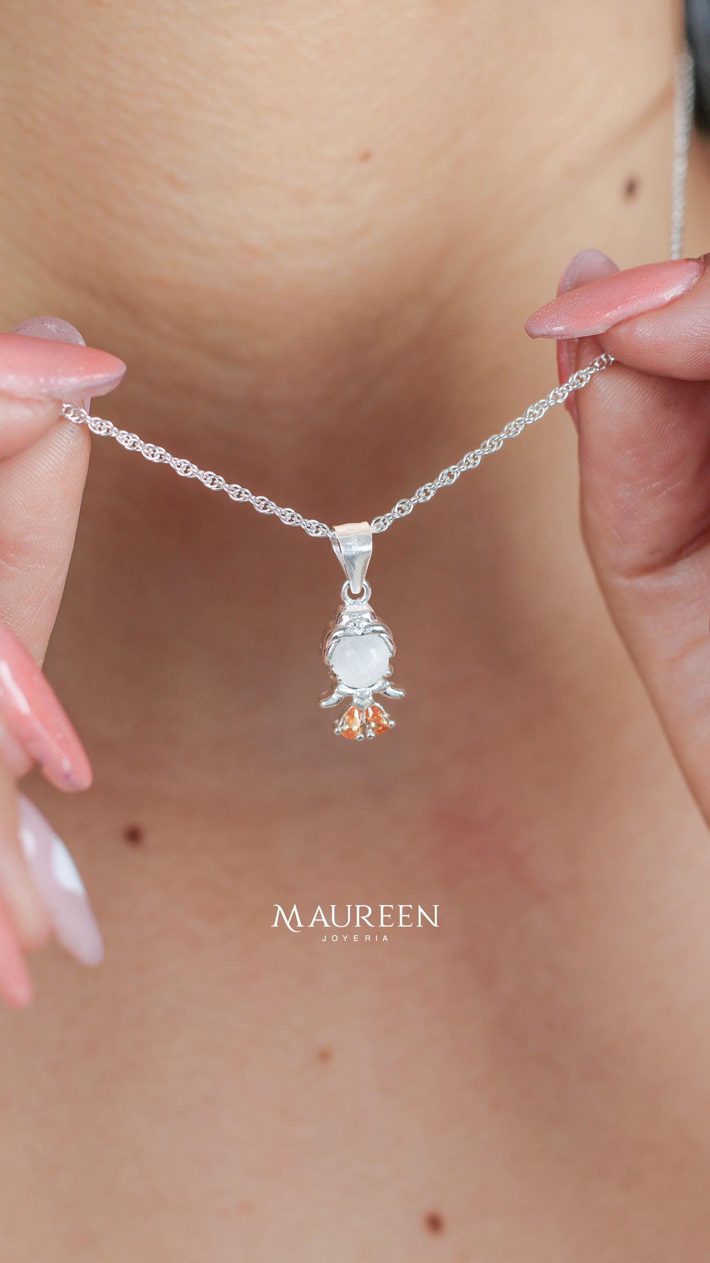 Dije Princesa Bella con piedras - Plata