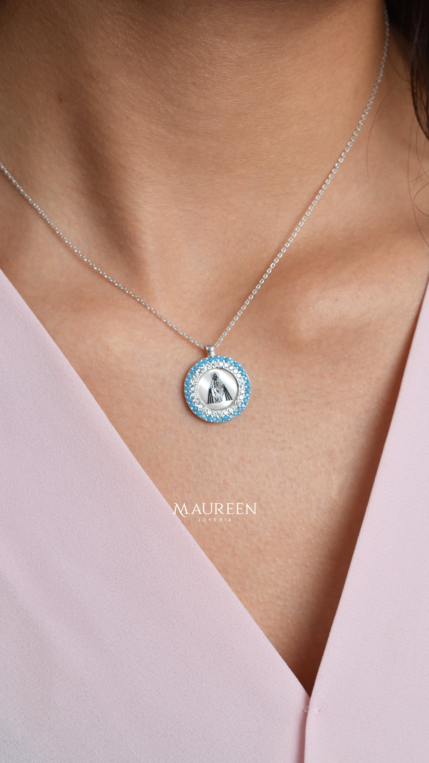 Collar Virgen de Guadalupe nácar con piedra turquesa - Plata
