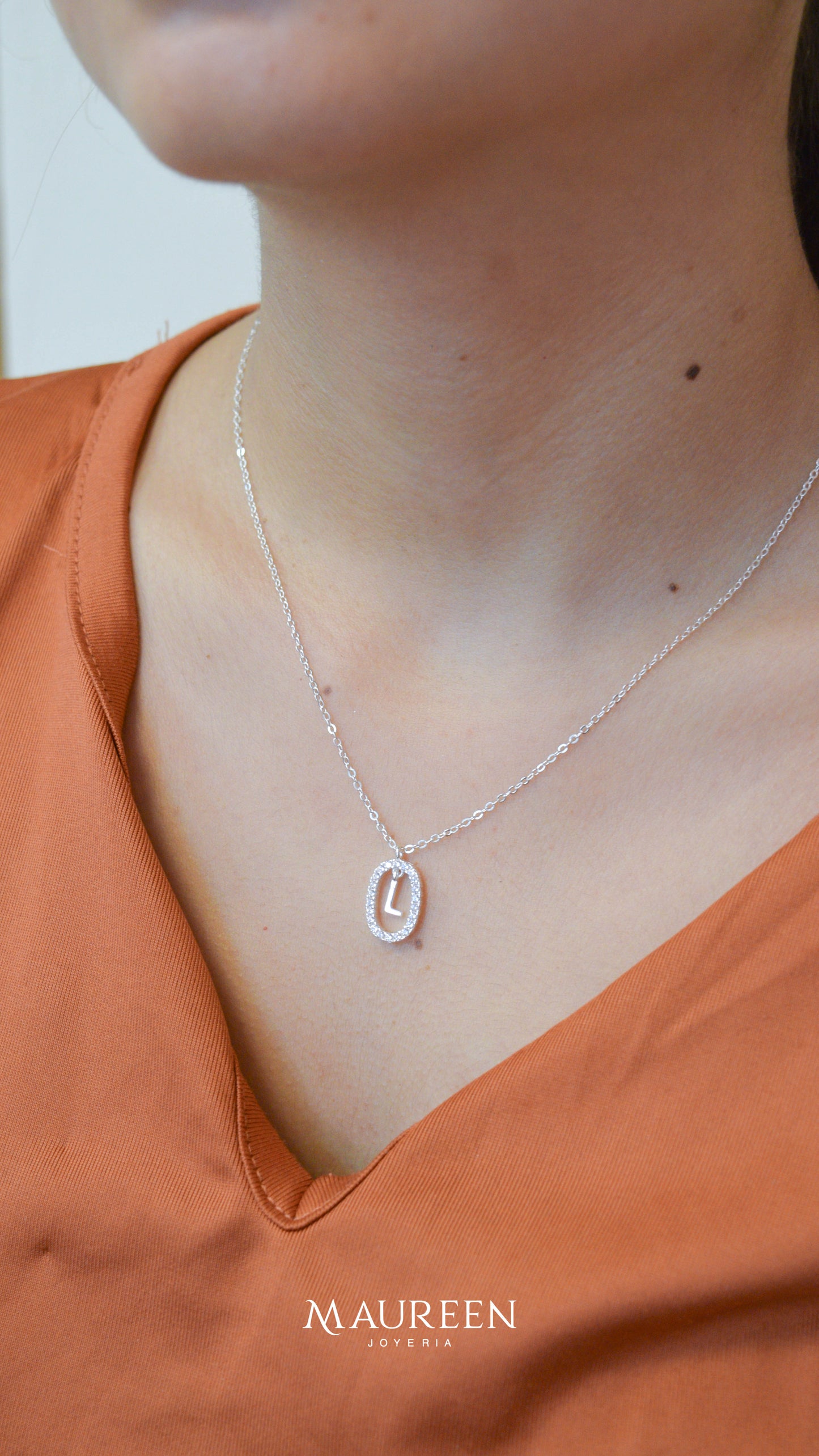 Collar inicial con circones ovalado - Plata