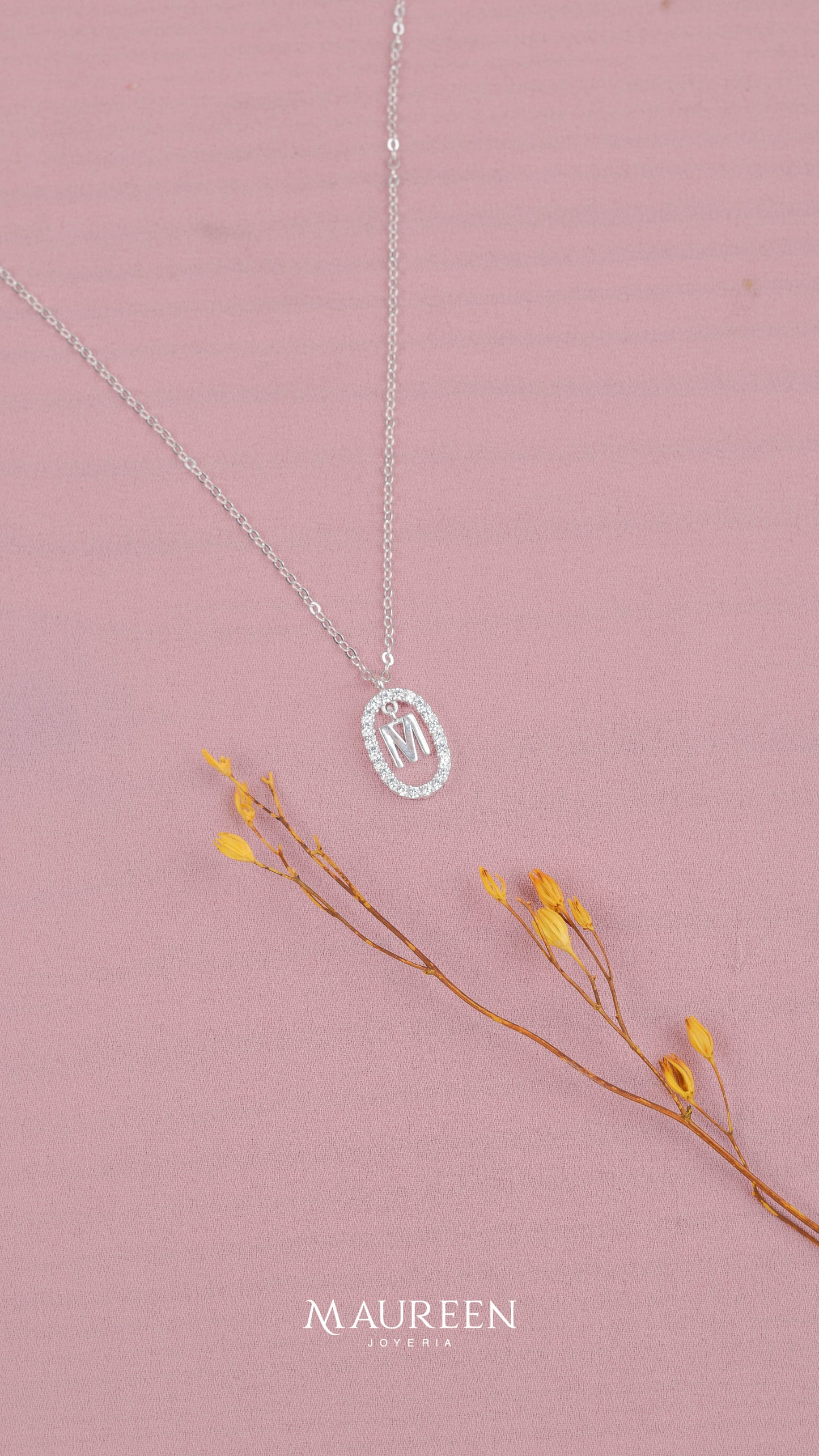 Collar inicial con circones ovalado - Plata