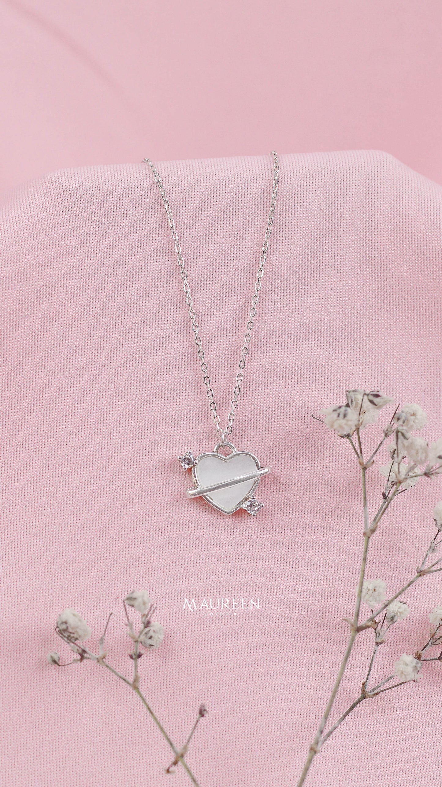 Collar planeta en forma de corazon - Plata