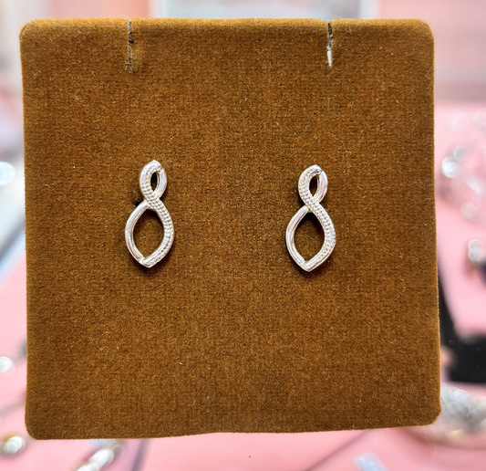 Arete forma de 8 texturado pegado - Plata