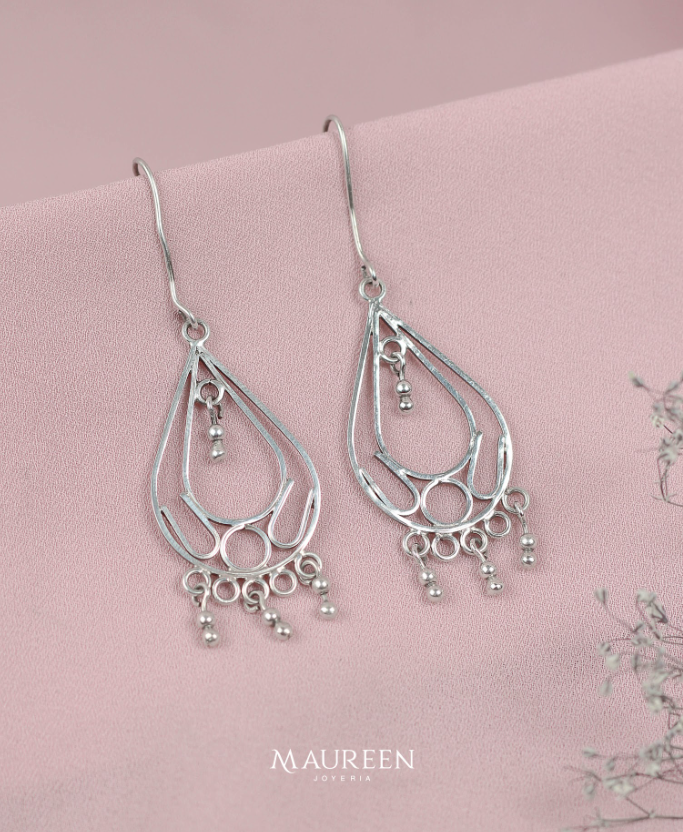 Arete colgante calado con bolitas colgadas - Plata