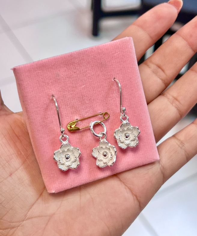 Juego flor 5 petalos dos capas colgante - Plata