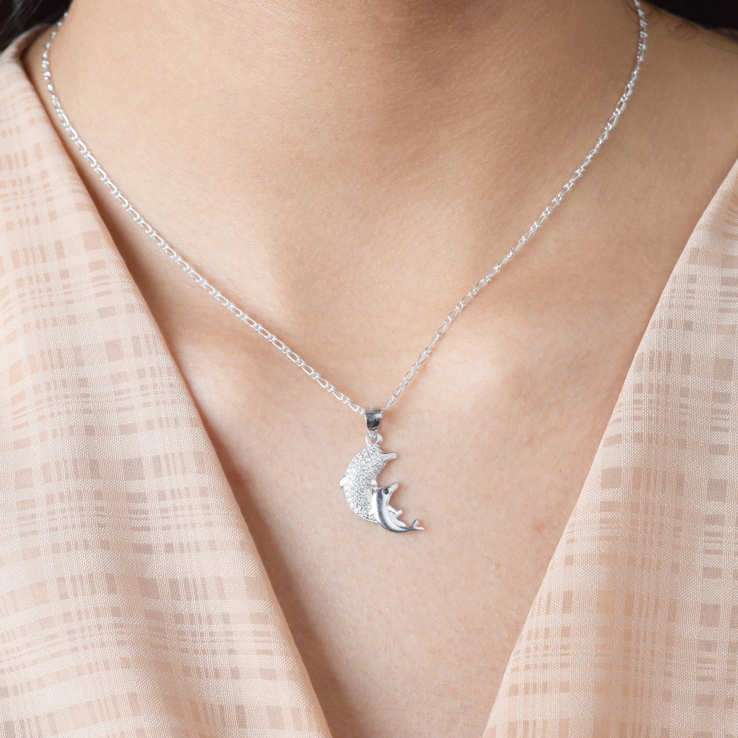 Dije dos delfines con circones - Plata