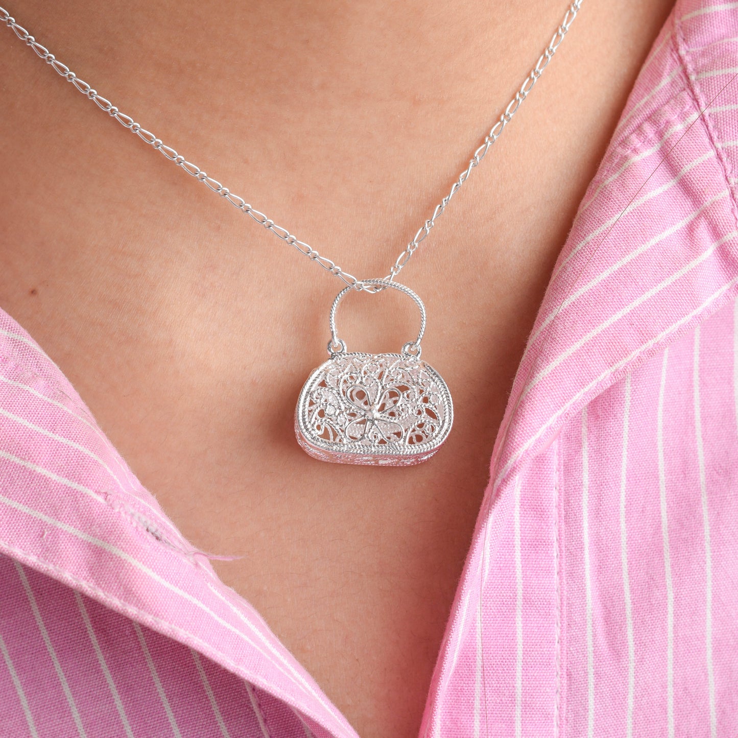 Dije cartera filigrana tejida