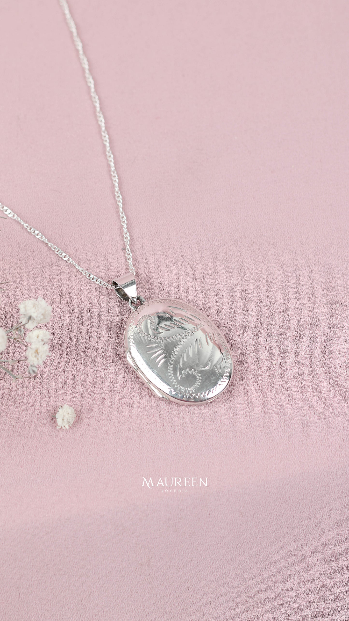 Dije relicario ovalado con flor - plata